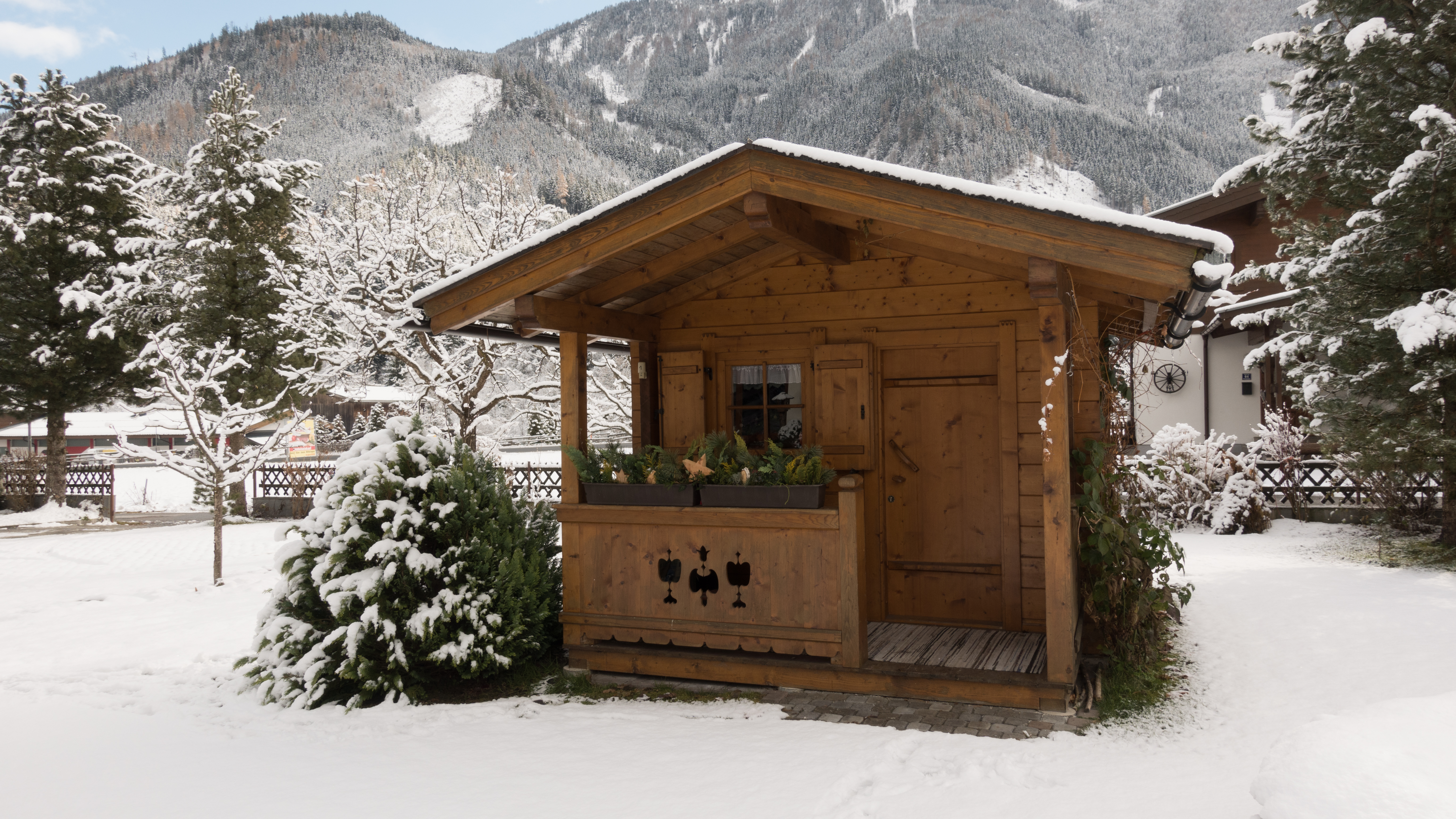  Ski- und Rodelhütte 